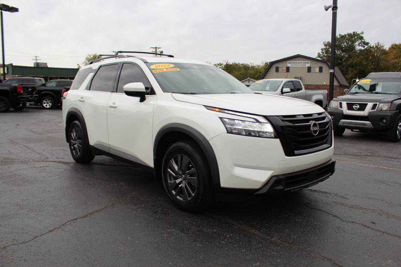 Used 2022 Nissan Pathfinder SV w/ SV Premium Package FWD image 3
