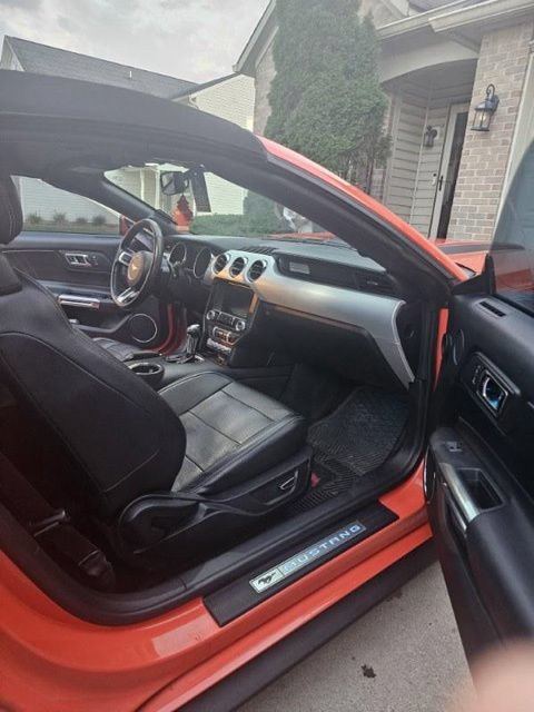 Used 2016 Ford Mustang Premium RWD image 10