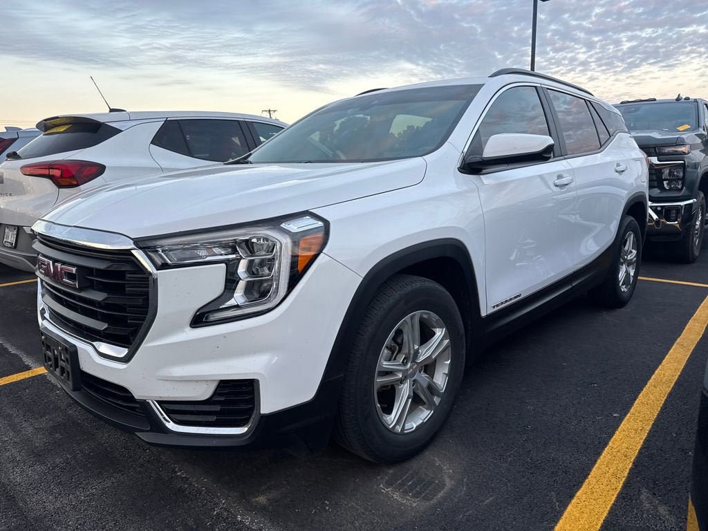 Used 2023 GMC Terrain SLE w/ Driver Convenience Package FWD image 1