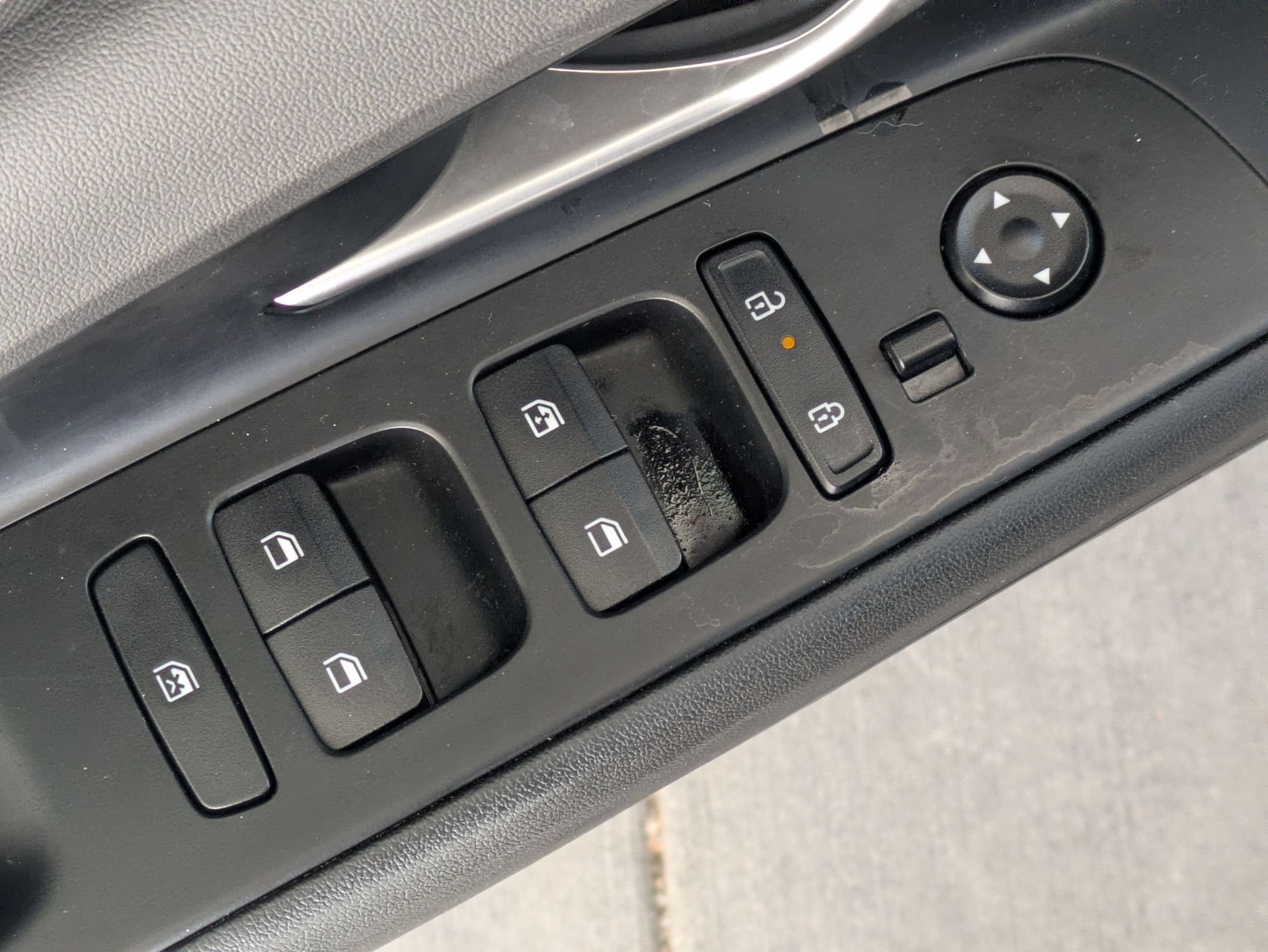 Used 2024 Hyundai Elantra SEL FWD image 32