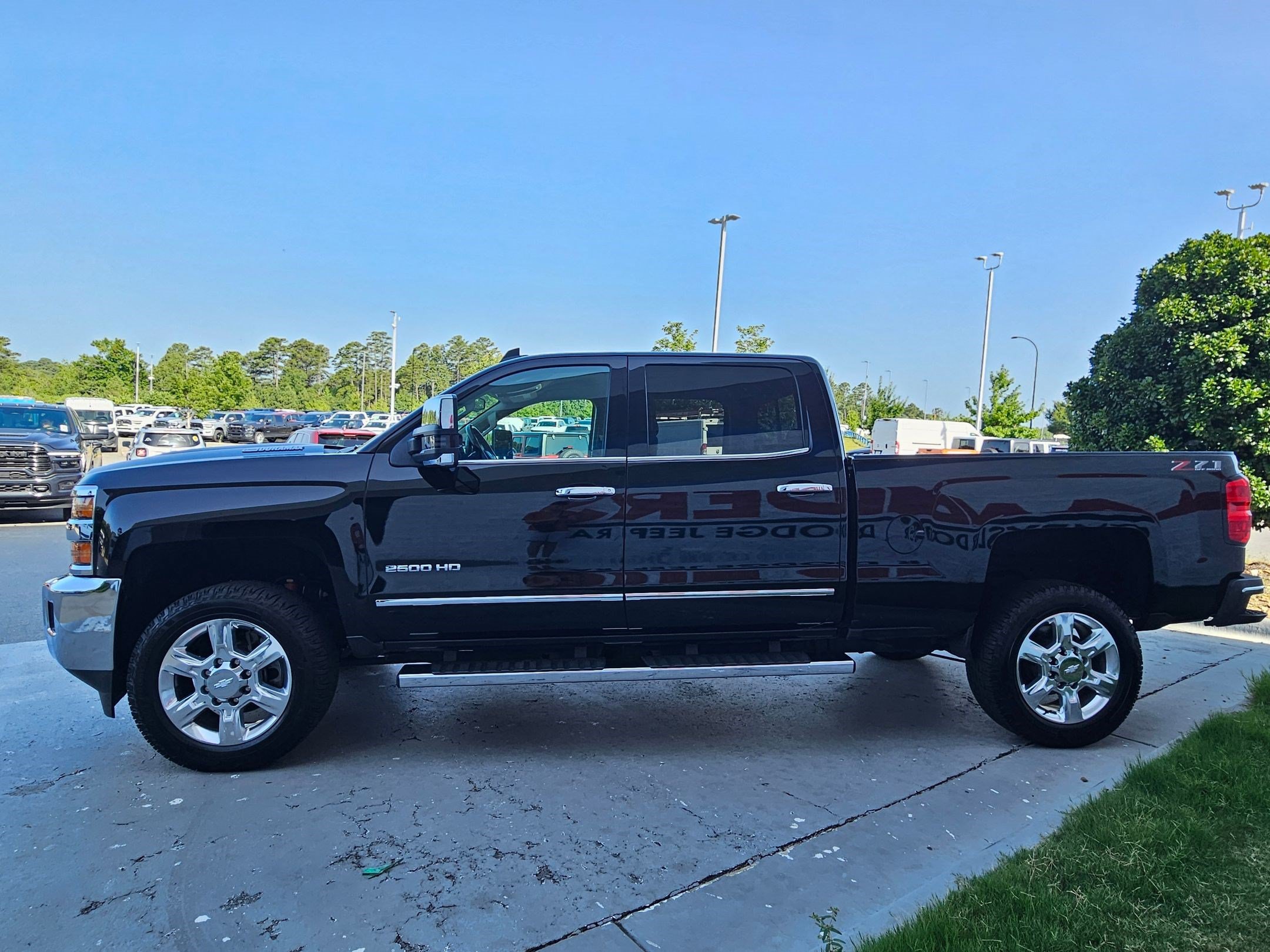 Used 2019 Chevrolet Silverado 2500 LTZ w/ Duramax Plus Package AWD/4WD image 4