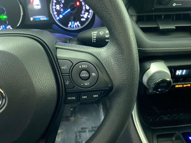 Used 2021 Toyota RAV4 LE image 12