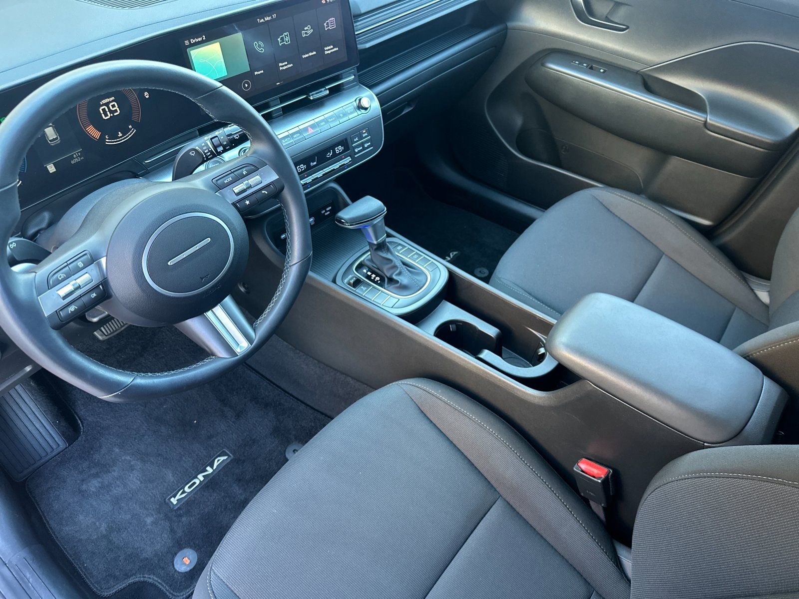 Certified 2025 Hyundai Kona SEL image 9