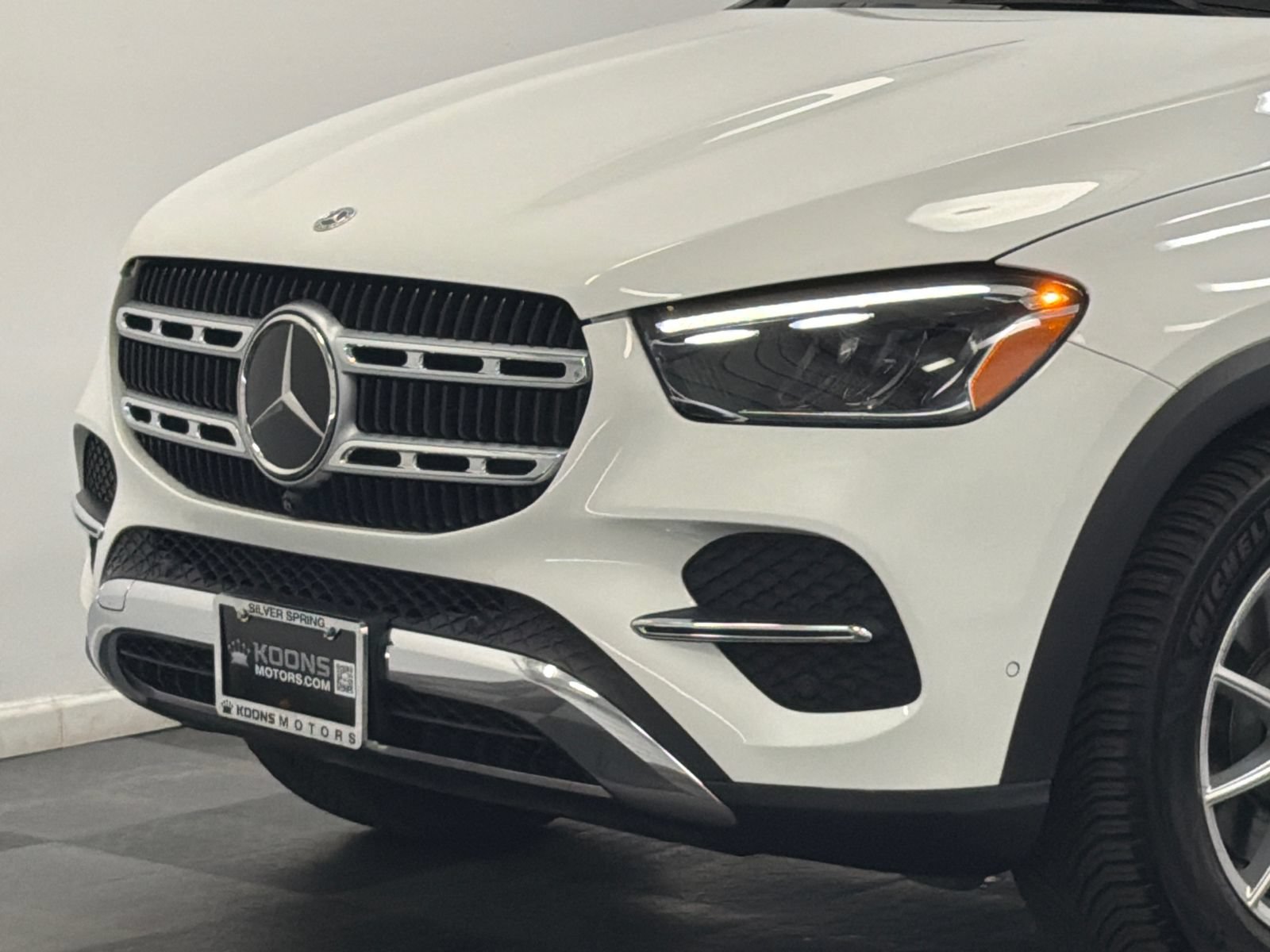 Used 2025 Mercedes-Benz GLE 350 4MATIC image 2