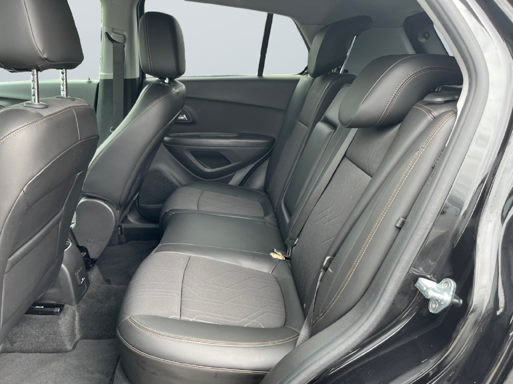 Used 2019 Chevrolet Trax LT w/ LT Convenience Package AWD/4WD image 13