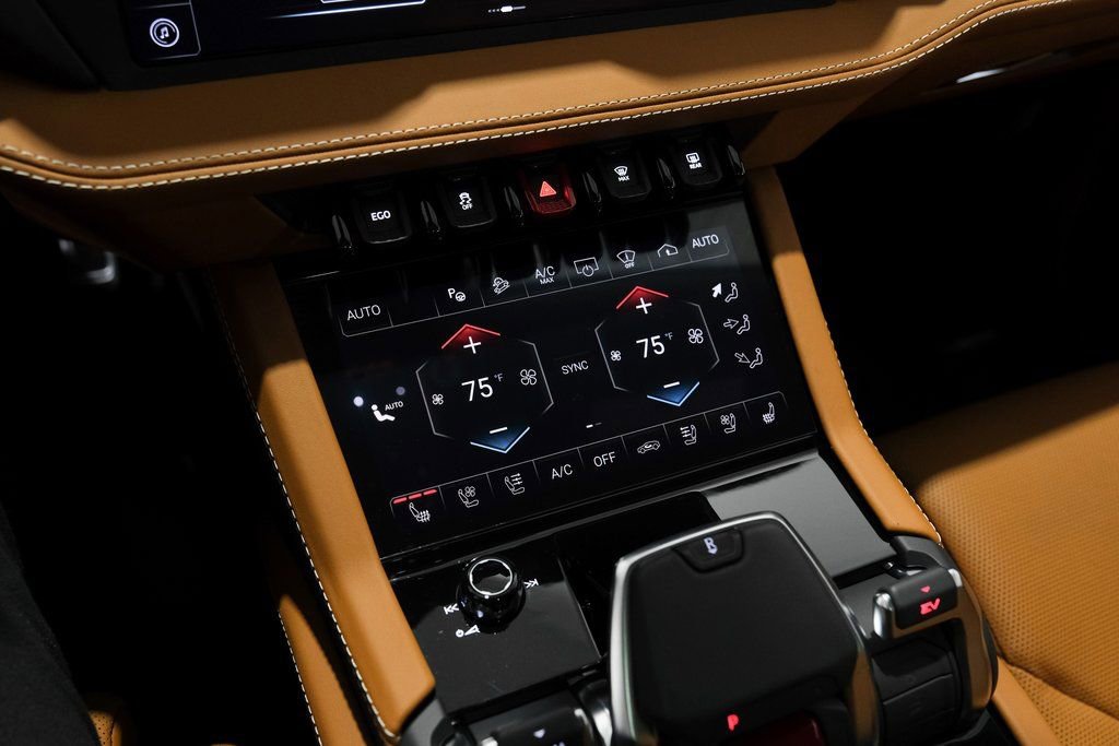 Used 2025 Lamborghini Urus SE image 30