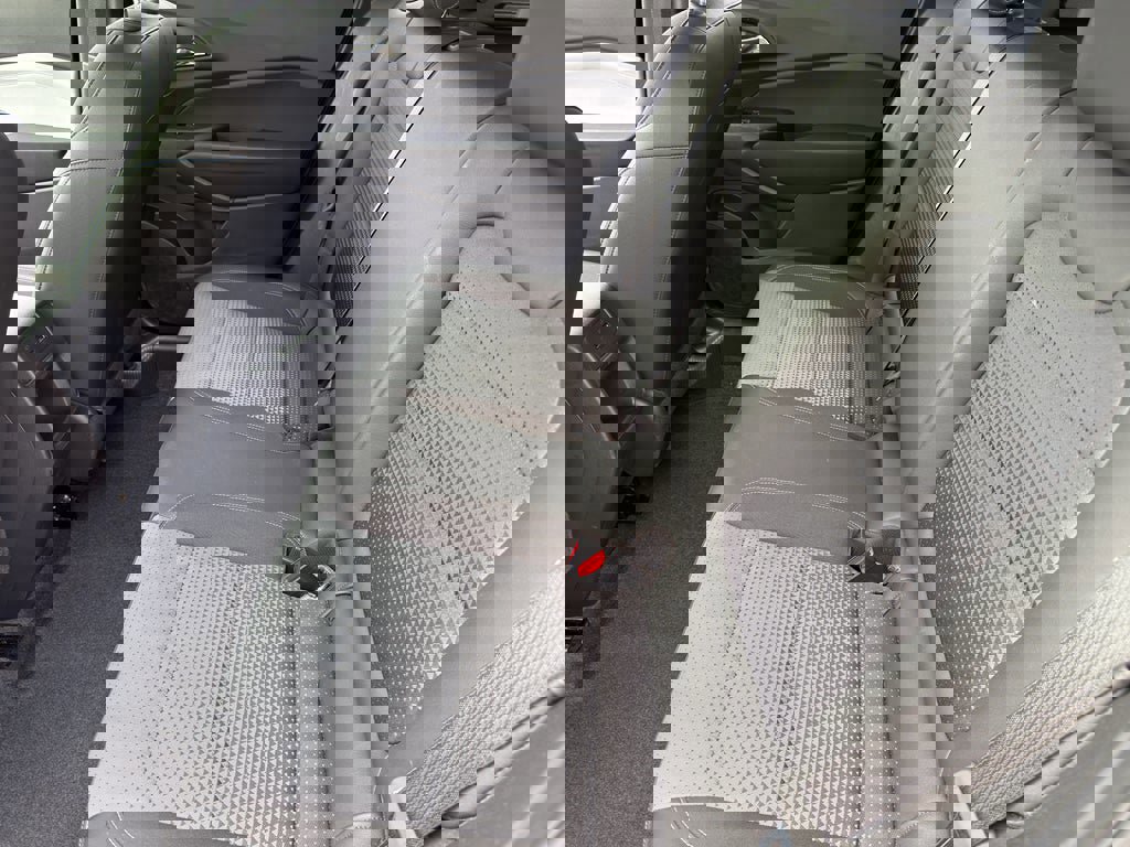 Used 2025 Chevrolet Trax LT w/ LT Convenience Package FWD image 21