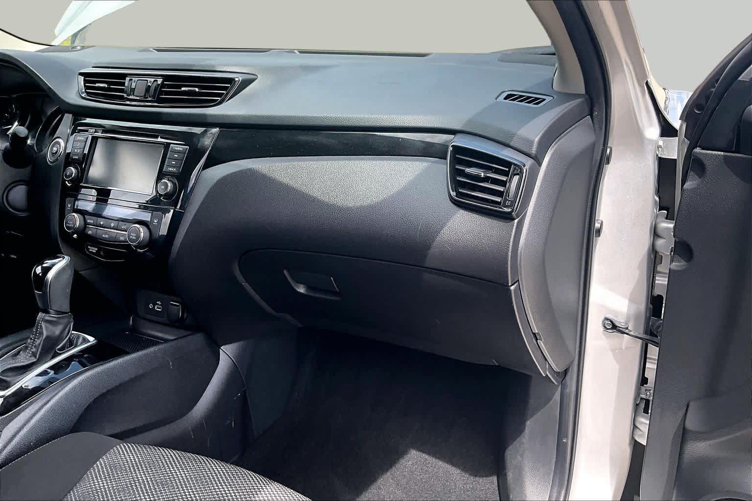 Used 2022 Nissan Rogue Sport SV FWD image 18