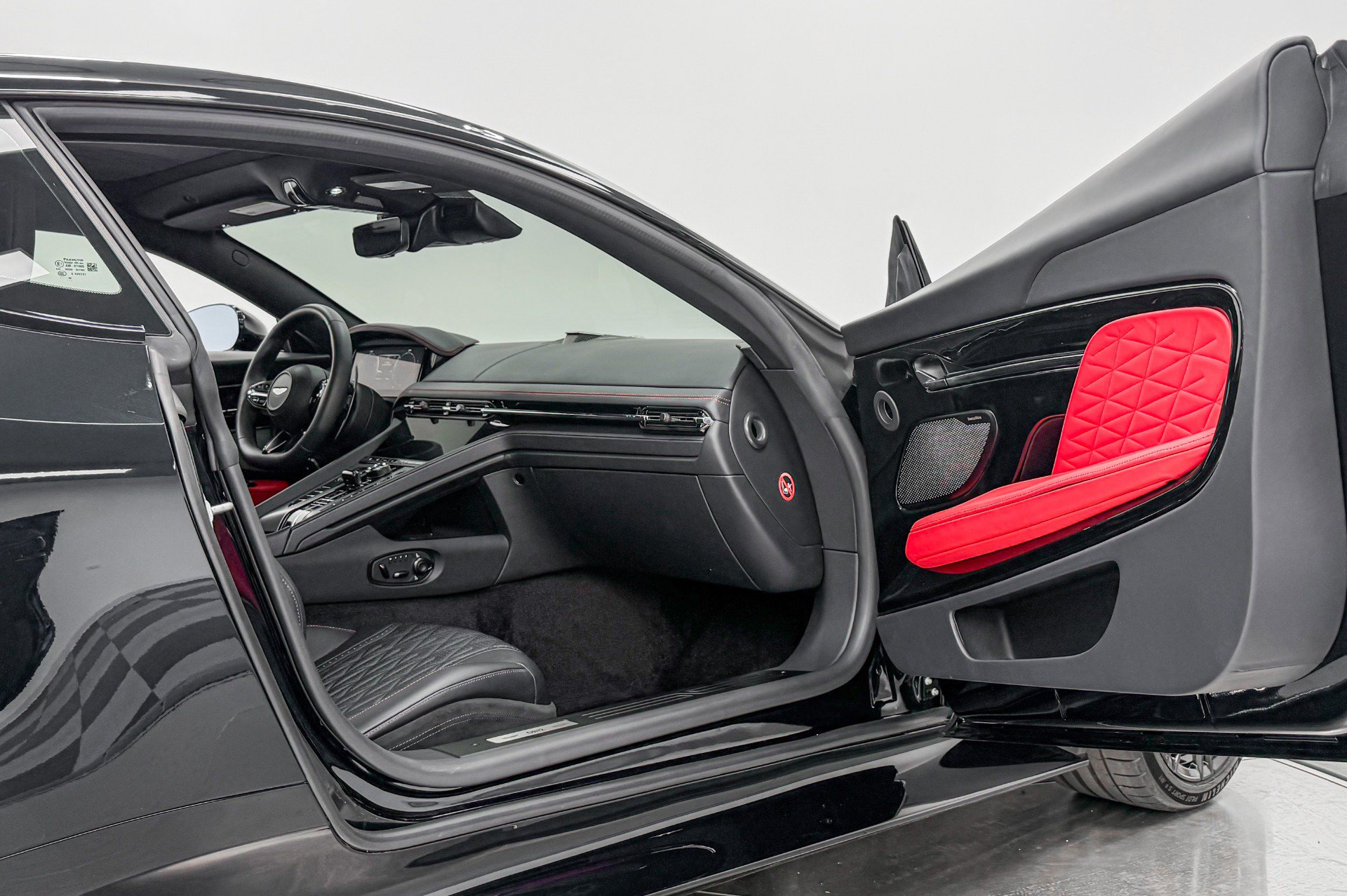 Used 2024 Aston Martin DB12 Coupe RWD image 27
