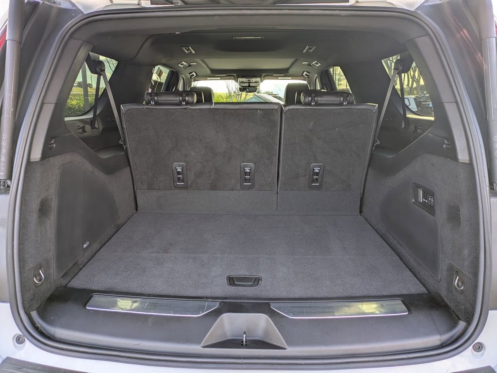 Used 2021 Cadillac Escalade ESV Premium Luxury w/ LPO, Radiant Package image 13