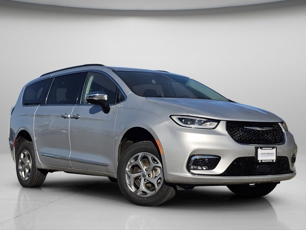Used 2023 Chrysler Pacifica Limited AWD/4WD image 2