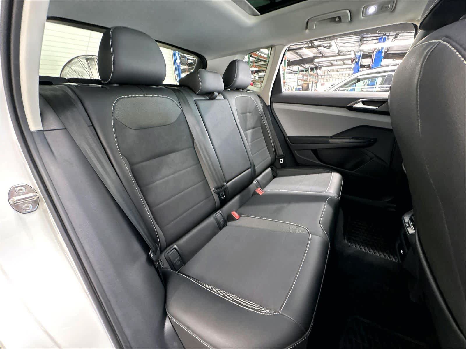 Used 2023 Volkswagen Taos SE w/ Panoramic Sunroof Package FWD image 28