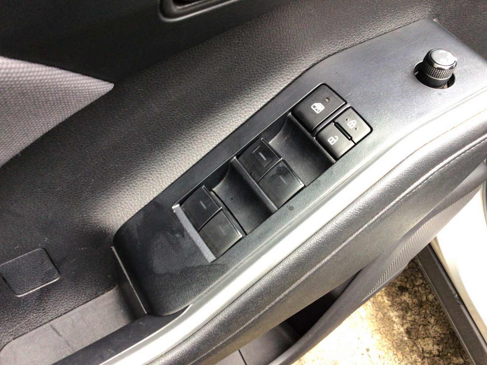 Used 2023 Toyota Highlander L FWD image 14