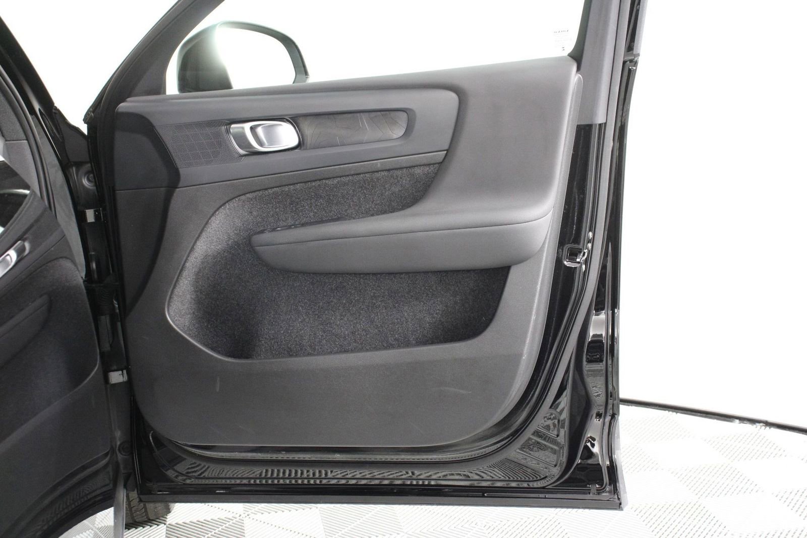 Certified 2023 Volvo C40 P8 Recharge Plus w/ Protection Package Premier AWD/4WD image 21