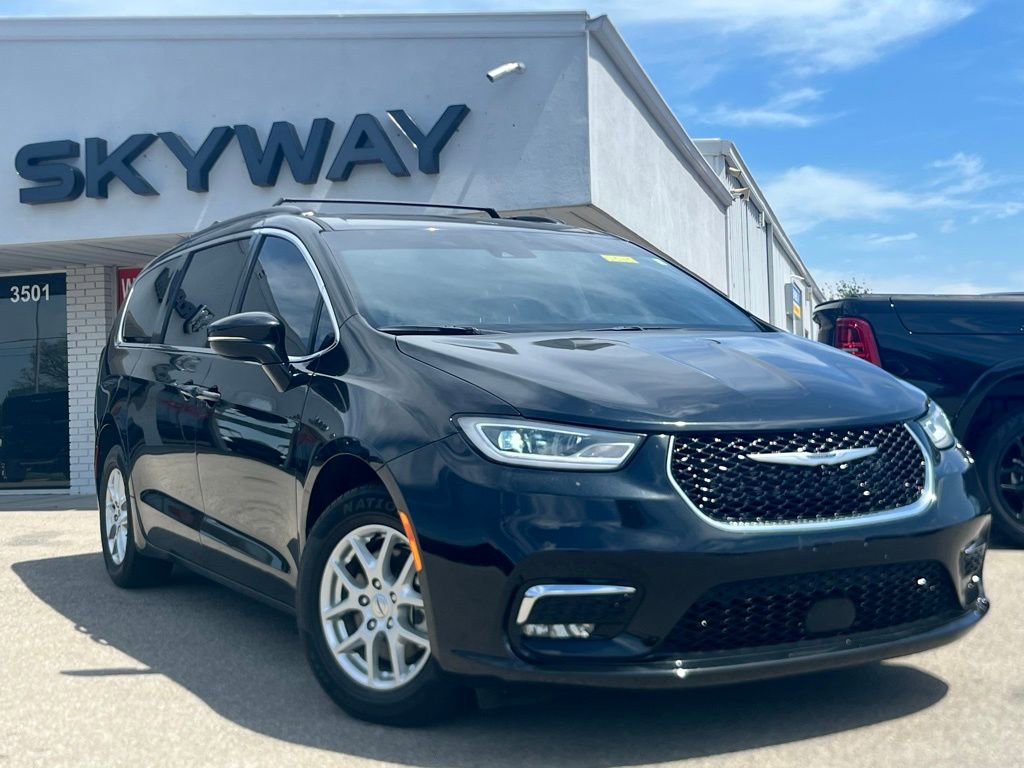 Used 2022 Chrysler Pacifica Touring-L