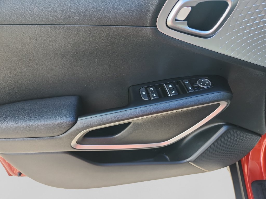 Certified 2024 Kia Soul LX w/ LX Technology Package FWD image 10