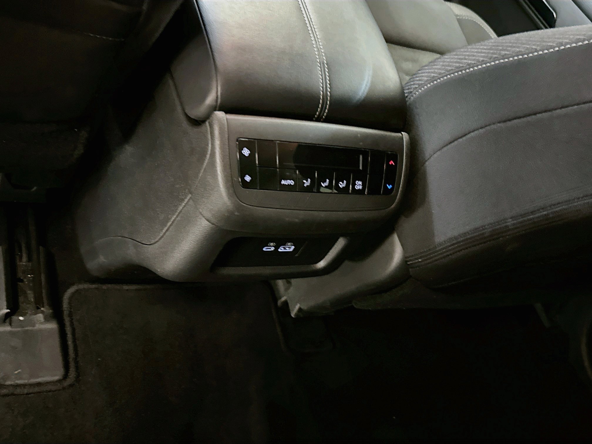 Used 2025 Nissan Pathfinder SV AWD/4WD image 27