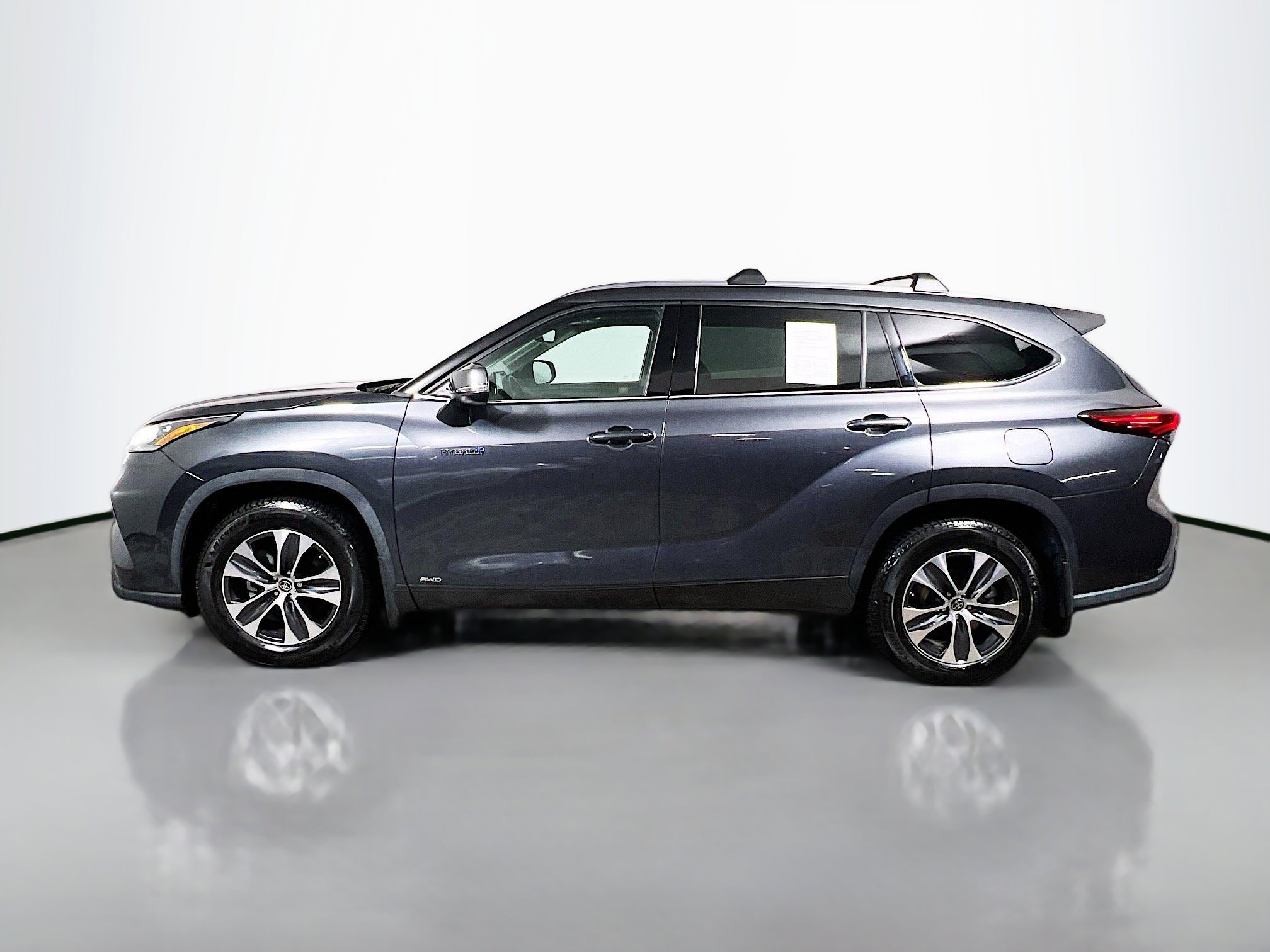 Used 2020 Toyota Highlander XLE image 9
