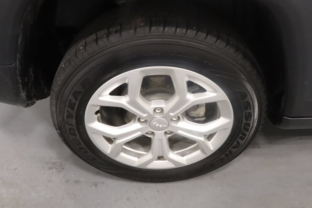 Used 2024 Jeep Compass Latitude AWD/4WD image 25
