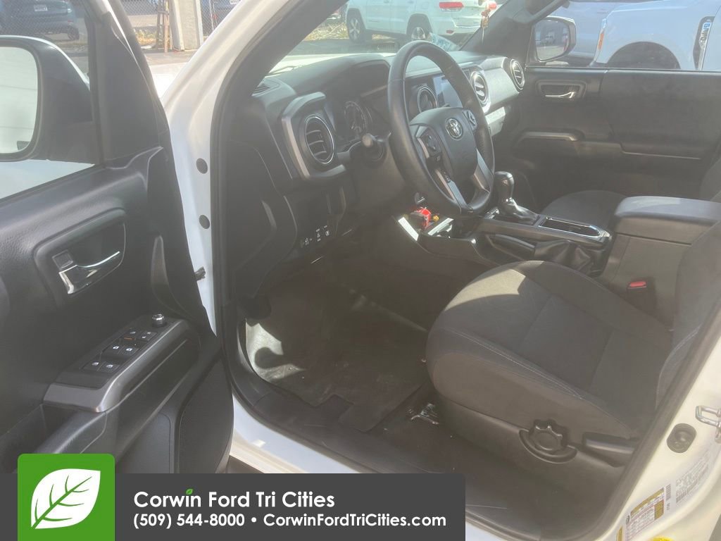 Used 2017 Toyota Tacoma TRD Off-Road w/ Premium & Technology Package AWD/4WD image 12