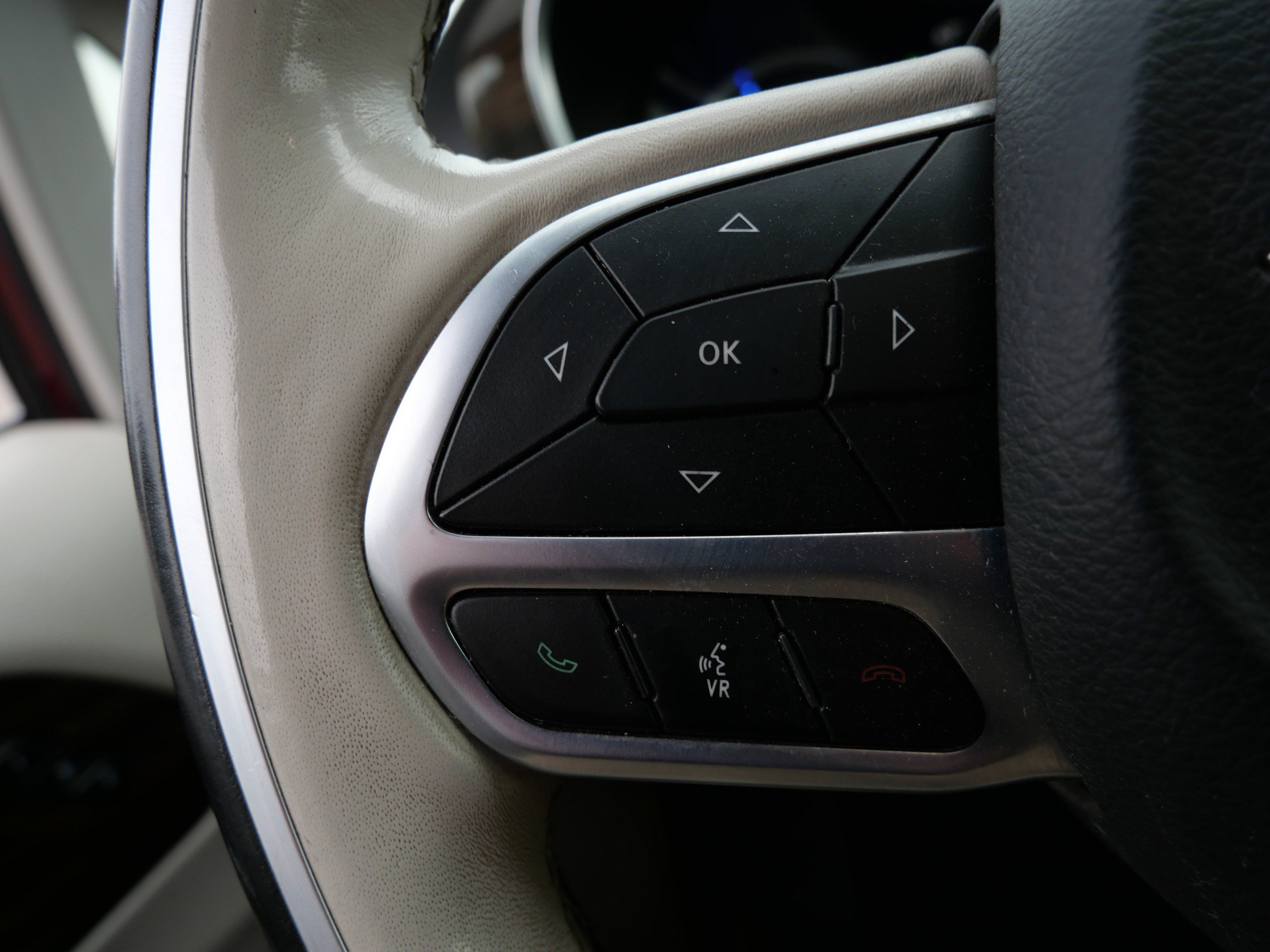 Used 2021 Chrysler Pacifica Limited w/ Uconnect Theater Family Group FWD image 28