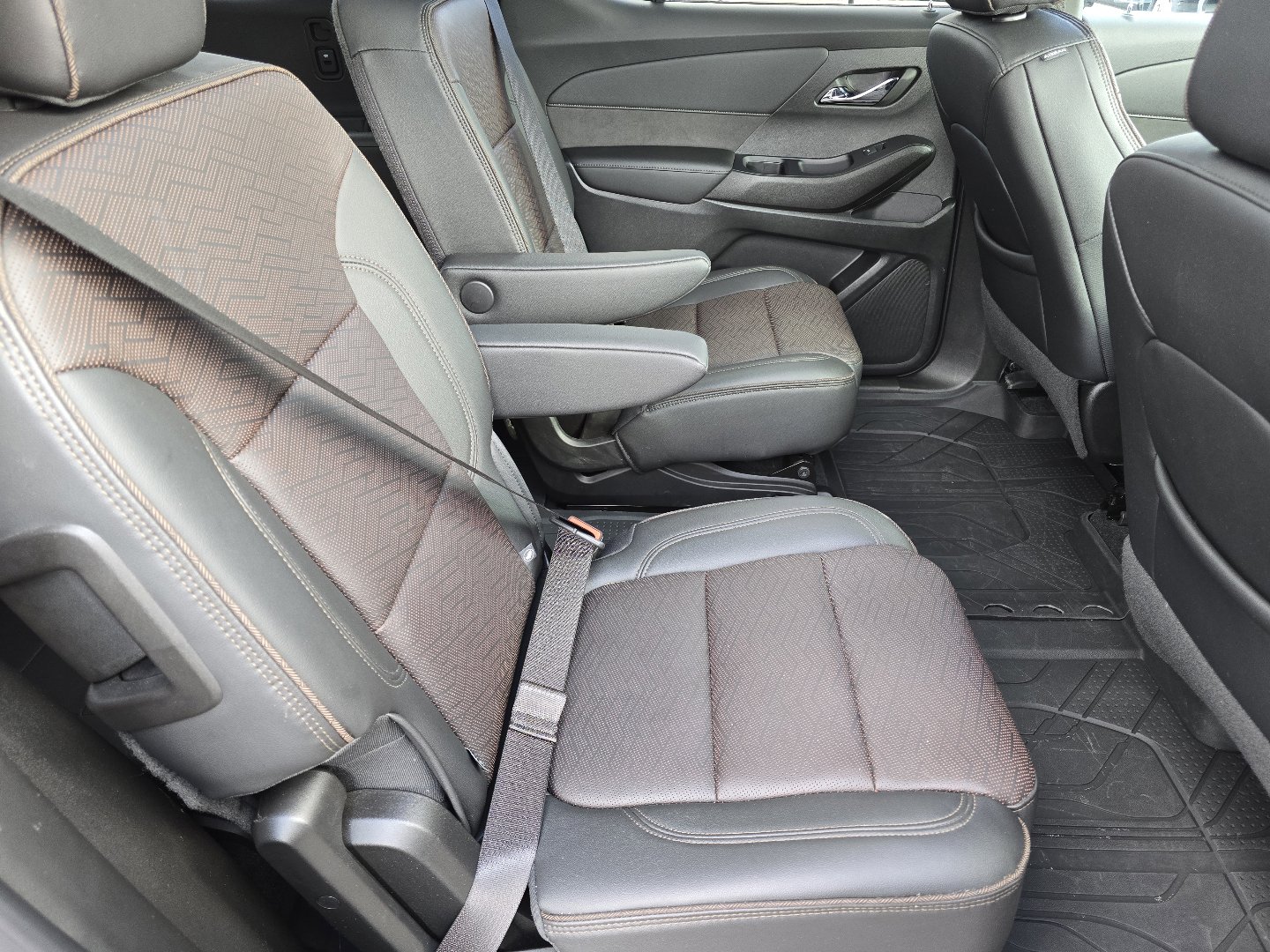 Used 2022 Chevrolet Traverse High Country image 36