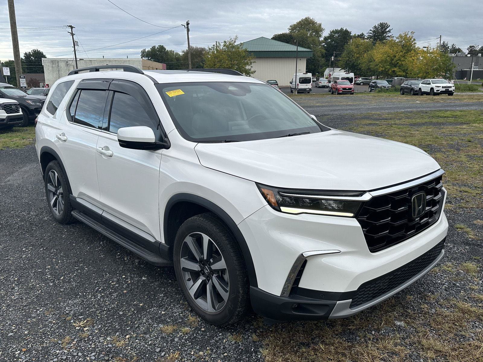Used 2024 Honda Pilot Touring image 2