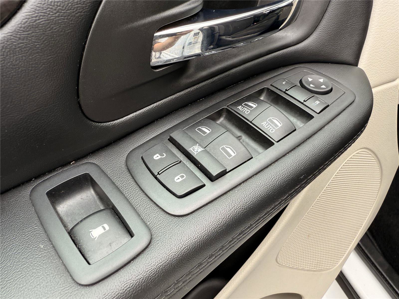 Used 2019 Dodge Grand Caravan SE image 16