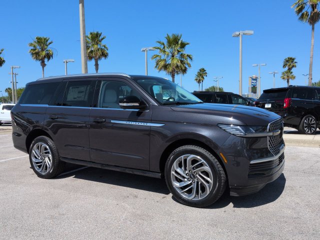 Certified 2026 Lincoln Navigator Reserve AWD/4WD image 2