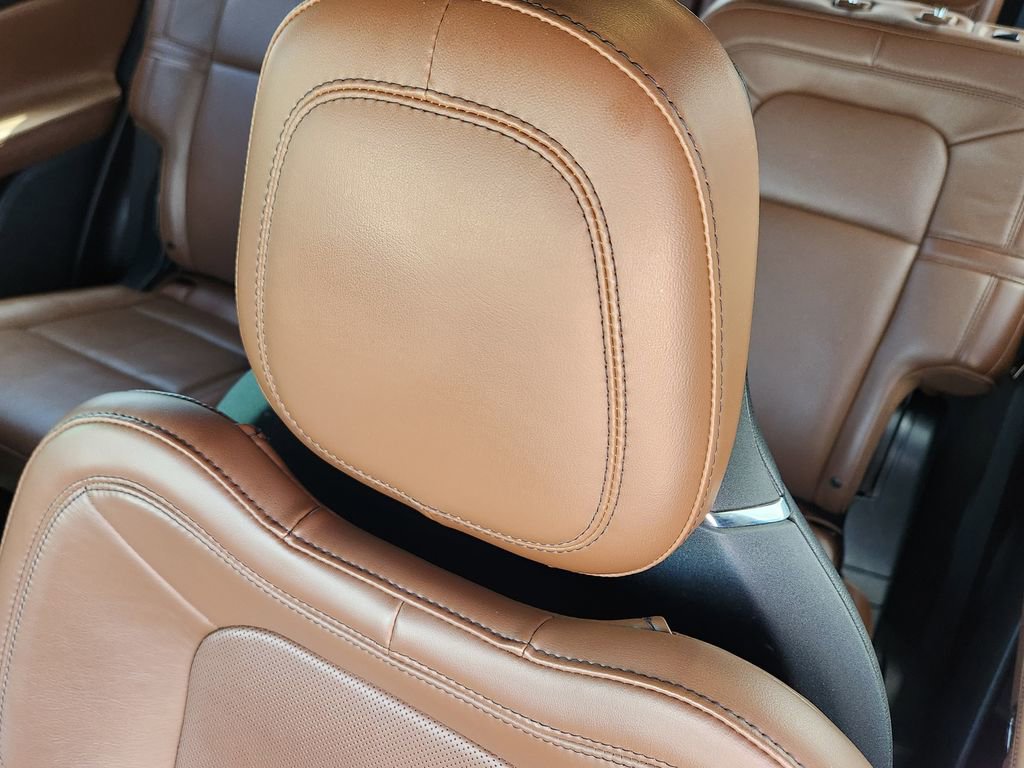 Used 2021 Lincoln Aviator Grand Touring w/ Equipment Group 302A AWD/4WD image 13