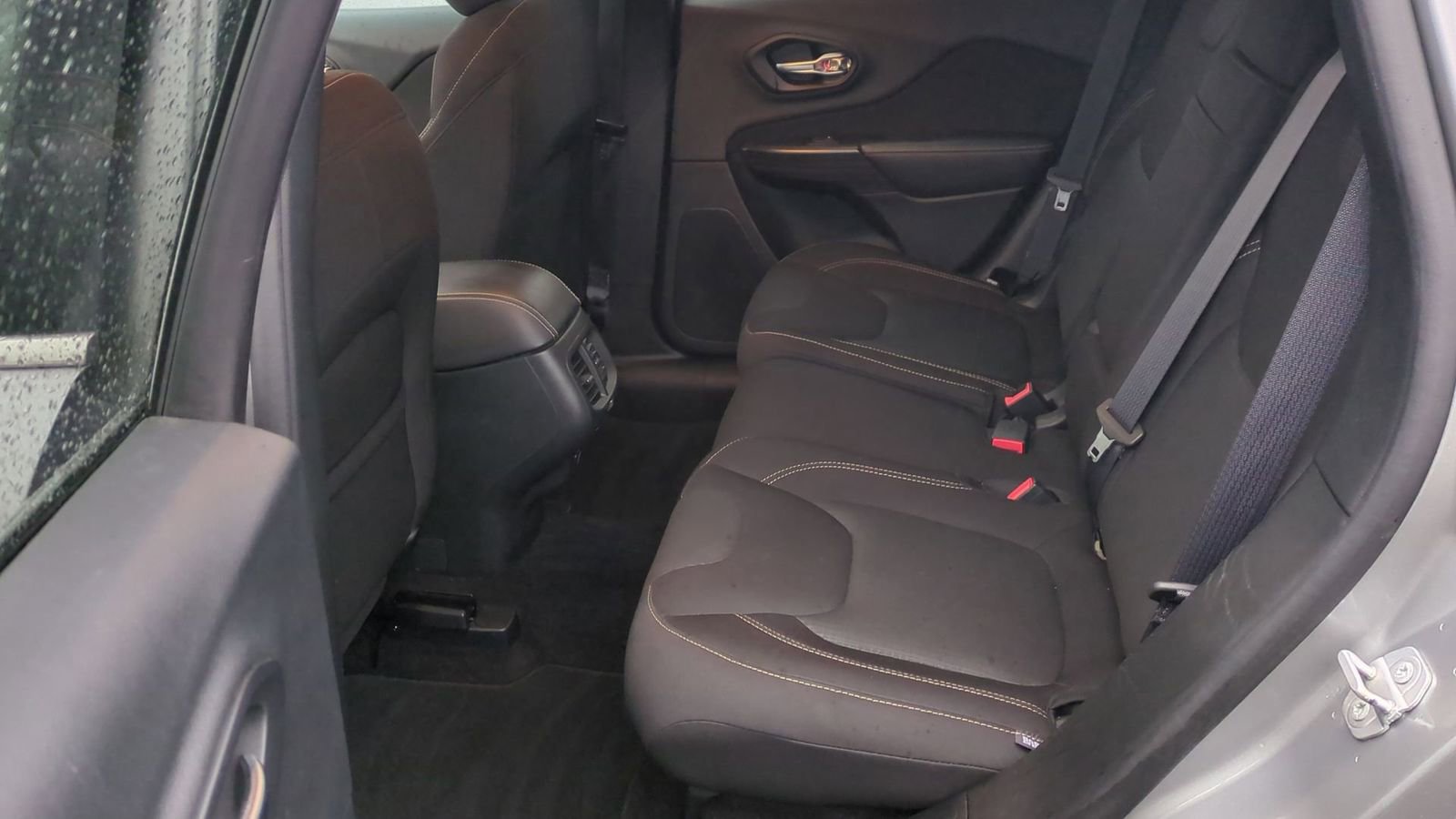 Used 2016 Jeep Cherokee Latitude w/ Comfort/Convenience Group image 20