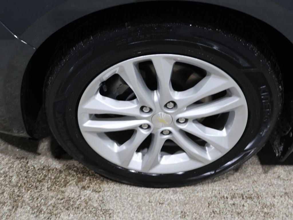 Used 2017 Chevrolet Malibu LT image 9