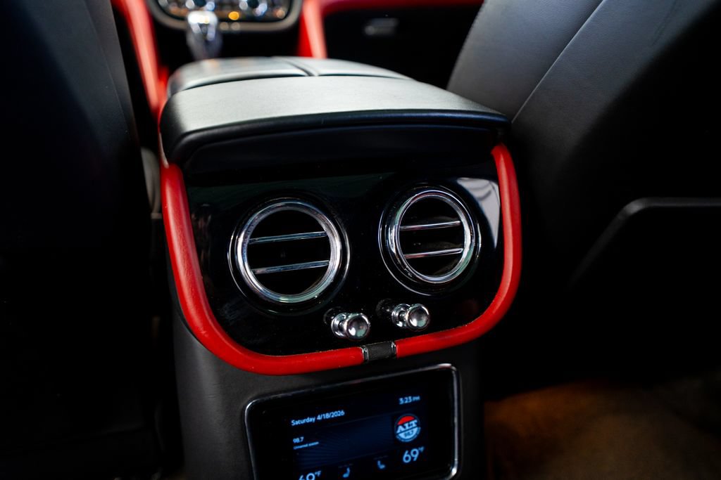 Used 2022 Bentley Bentayga AWD/4WD image 51