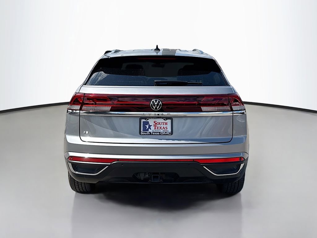 Used 2024 Volkswagen Atlas Cross Sport SE FWD image 6