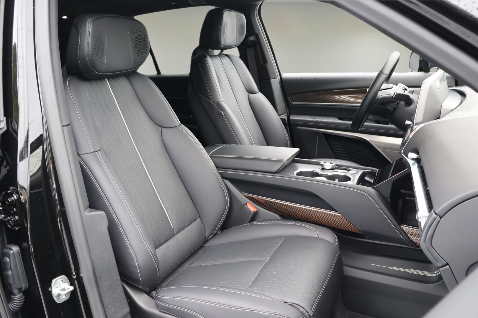 Certified 2026 Cadillac Vistiq Luxury AWD/4WD image 20