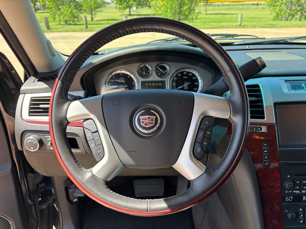 Used 2014 Cadillac Escalade Luxury RWD image 16