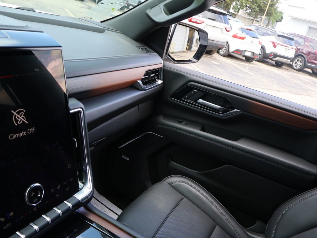 Used 2025 GMC Yukon XL Denali AWD/4WD image 27