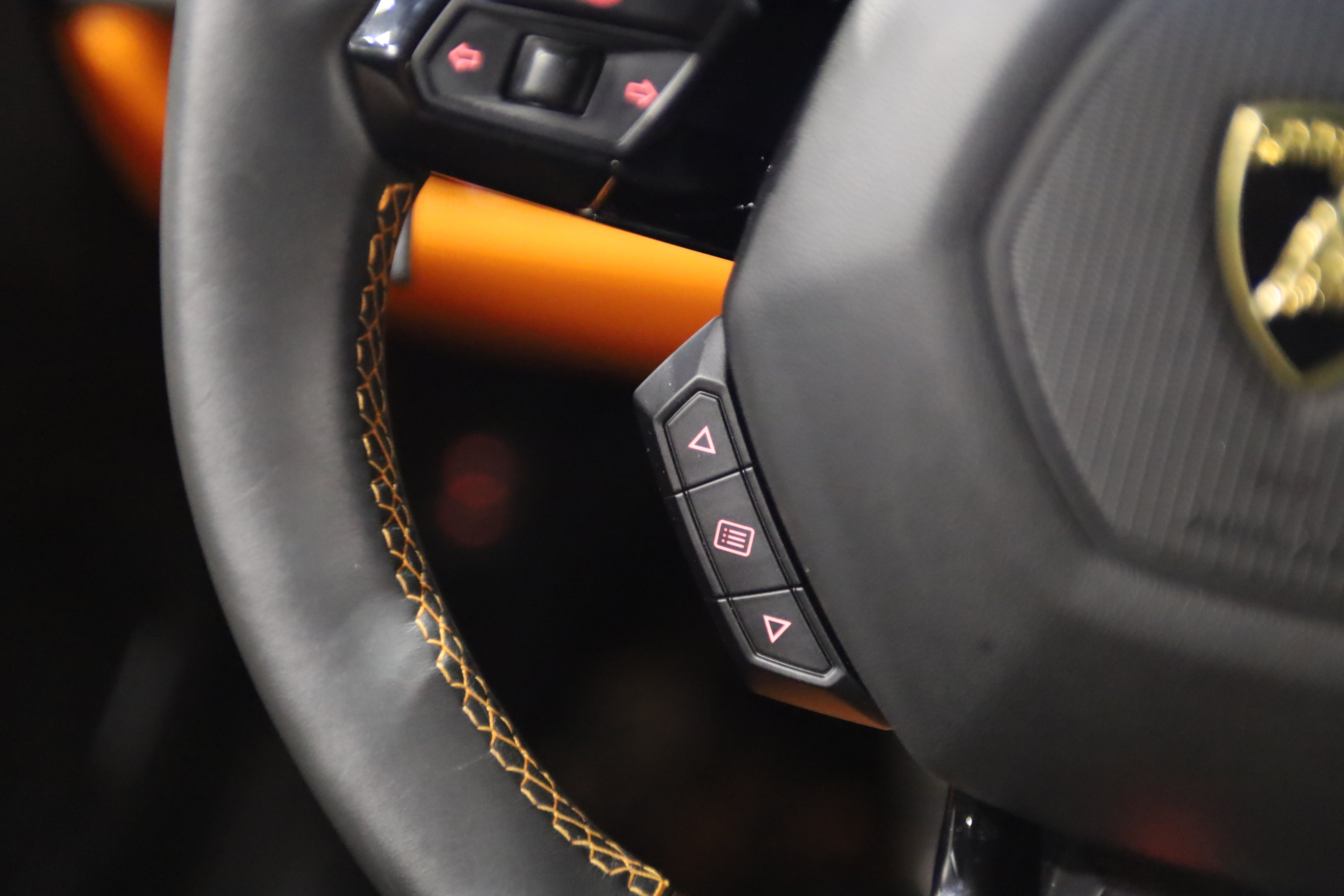 Used 2020 Lamborghini Huracan EVO RWD image 24