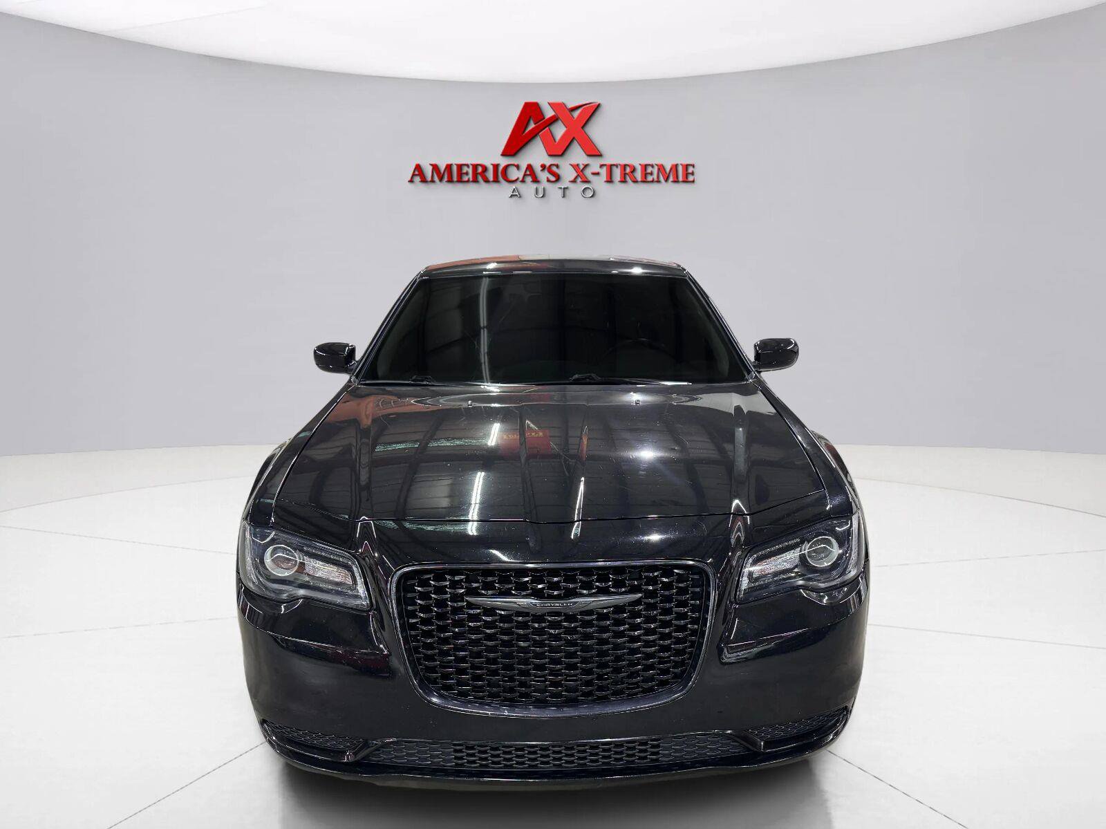 Used 2022 Chrysler 300 Touring w/ Sport Appearance Package RWD image 4