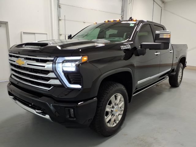 Used 2026 Chevrolet Silverado 2500 High Country w/ High Country Premium Package AWD/4WD image 7