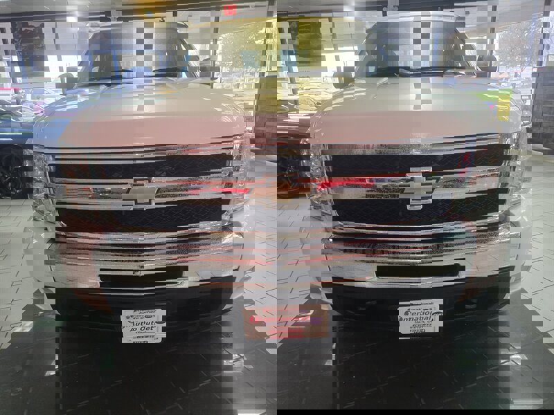 Used 2010 Chevrolet Silverado 1500 LT w/ Power Pack Plus image 2