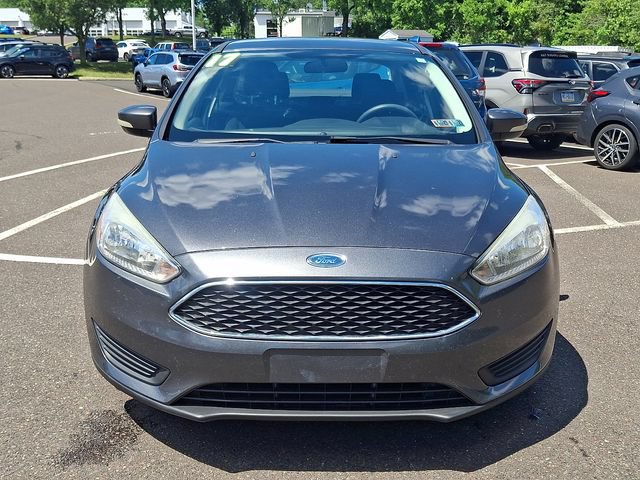Used 2017 Ford Focus SE FWD image 2