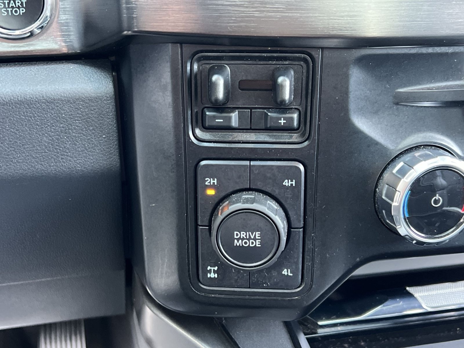 Used 2023 Ford F250 Lariat w/ Lariat Ultimate Package AWD/4WD image 41