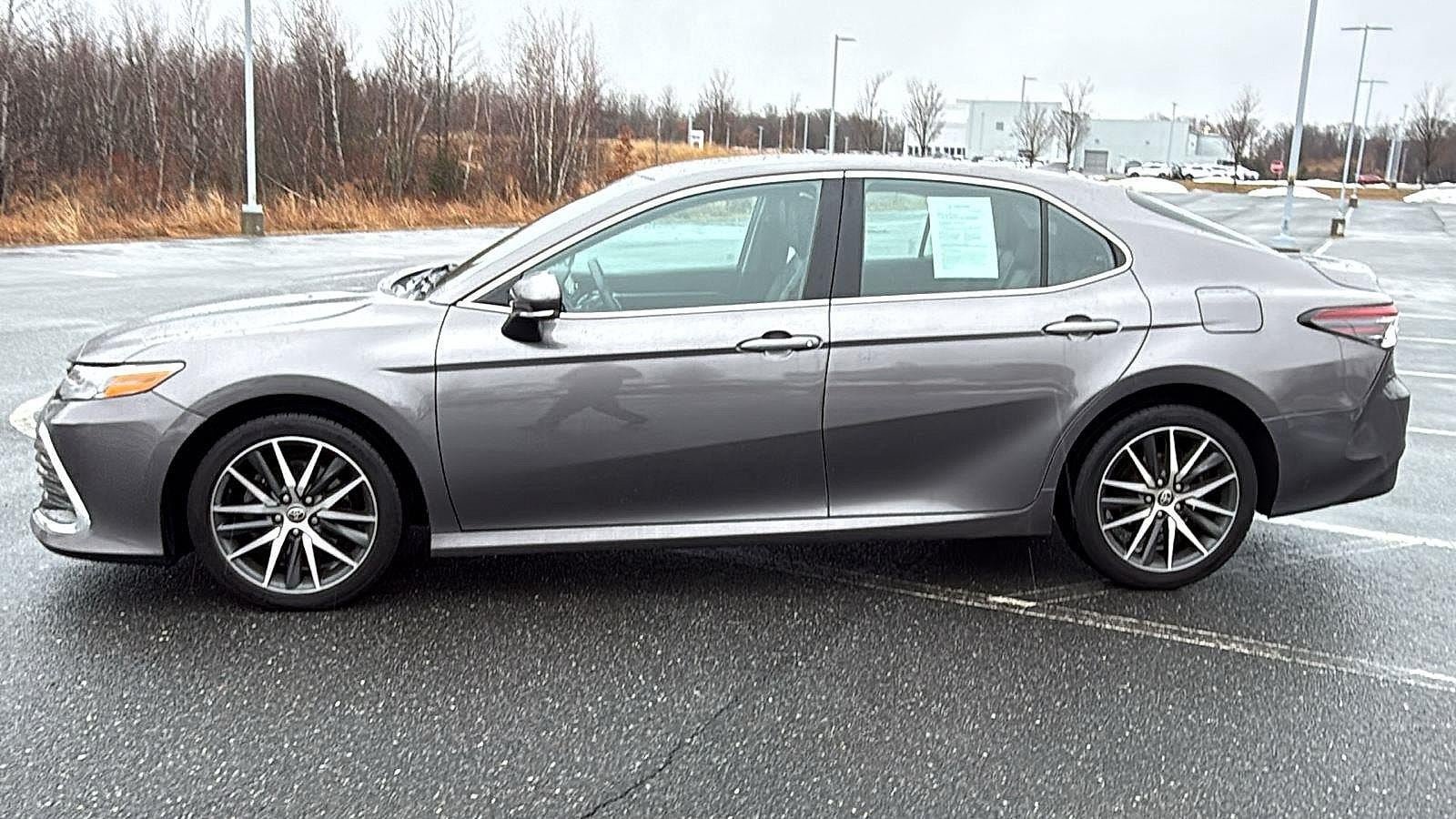 Used 2022 Toyota Camry XLE AWD/4WD image 12
