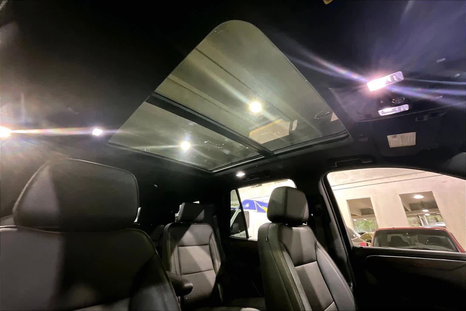 Used 2024 Chevrolet Tahoe High Country AWD/4WD image 13
