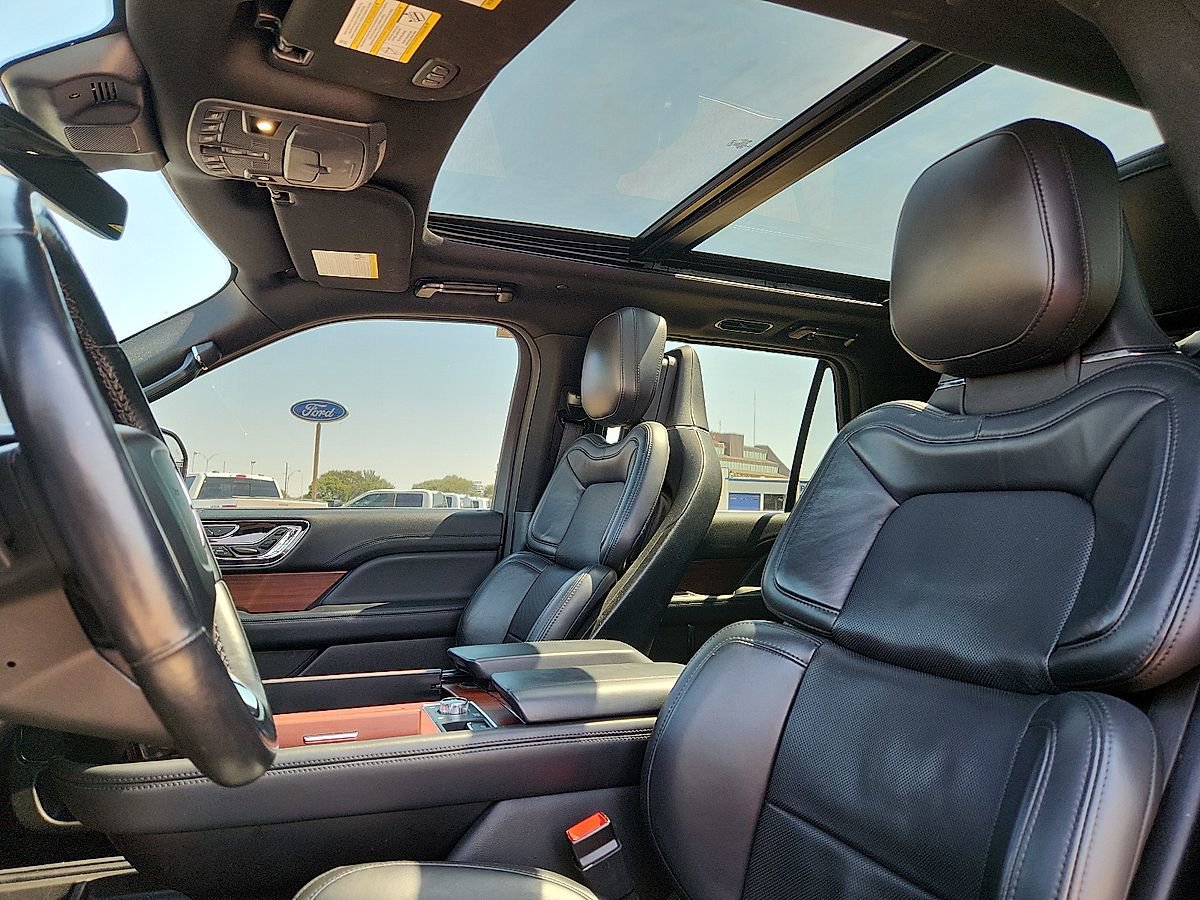 Used 2023 Lincoln Navigator Reserve image 12