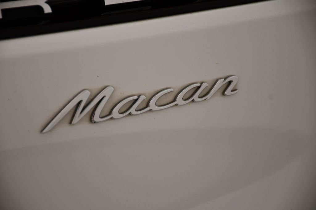Used 2022 Porsche Macan image 11