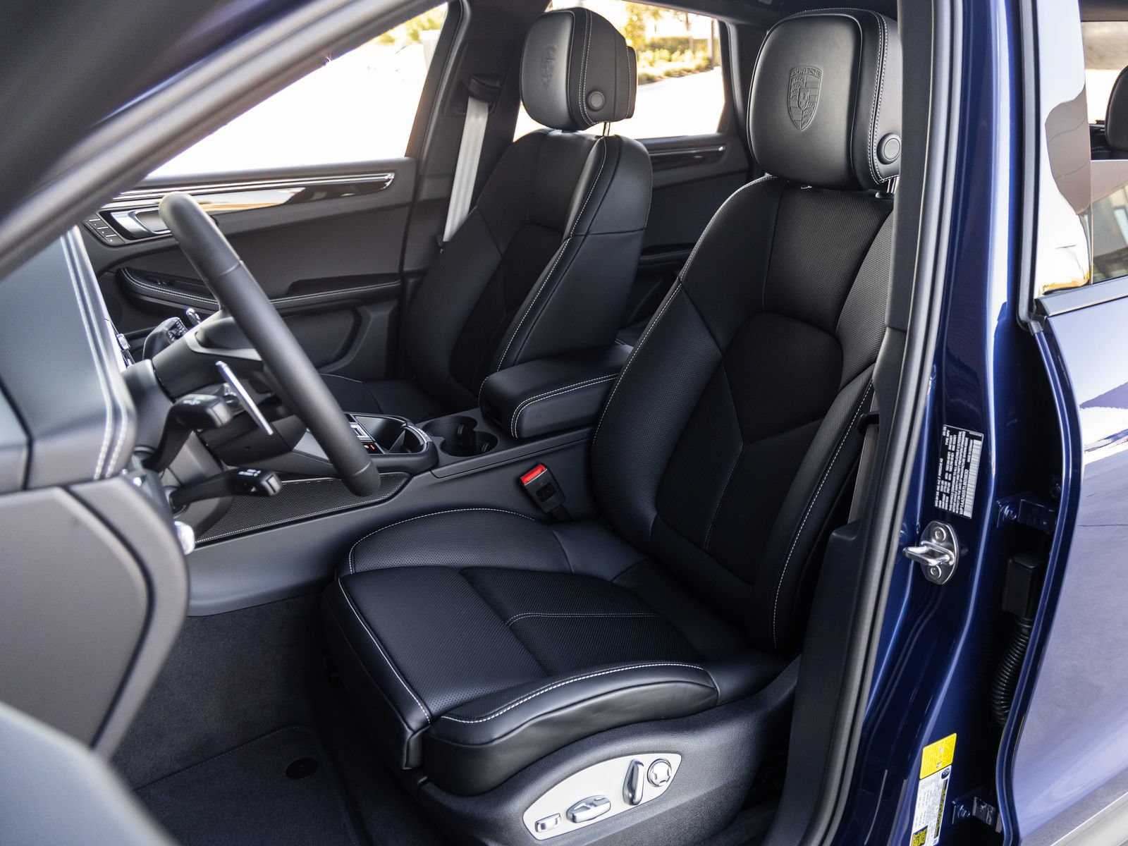 Certified 2026 Porsche Macan Turbo AWD/4WD image 5