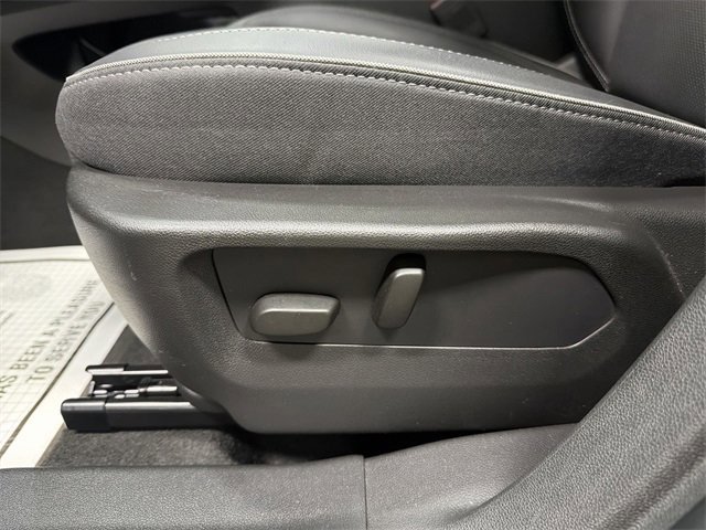 Used 2023 Buick Envision Essence image 49