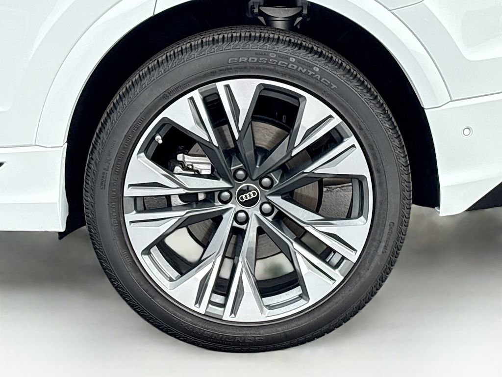 Used 2025 Audi Q8 Premium Plus AWD/4WD image 31